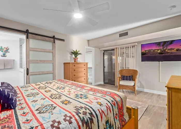 Holiday home Vibrant 4 Bedroom With Pool And *