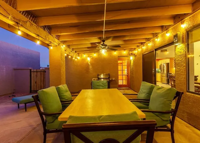 Vibrant 4 Bedroom With Pool And Holiday home