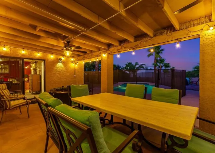 Vibrant 4 Bedroom With Pool And