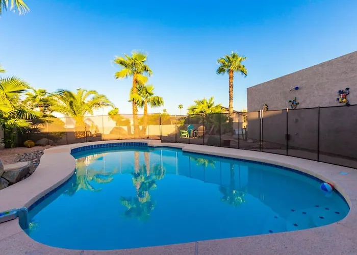 Vibrant 4 Bedroom With Pool And Holiday home