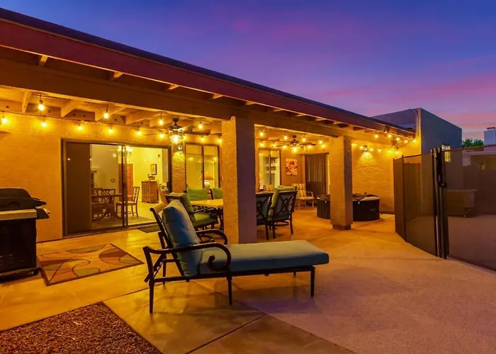 Vibrant 4 Bedroom With Pool And Holiday home