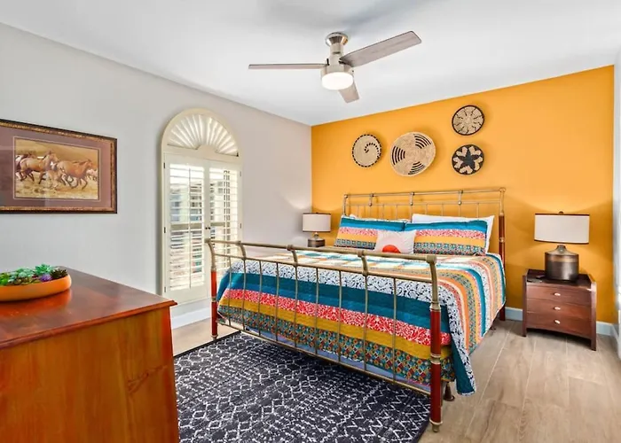 Holiday home Vibrant 4 Bedroom With Pool And *