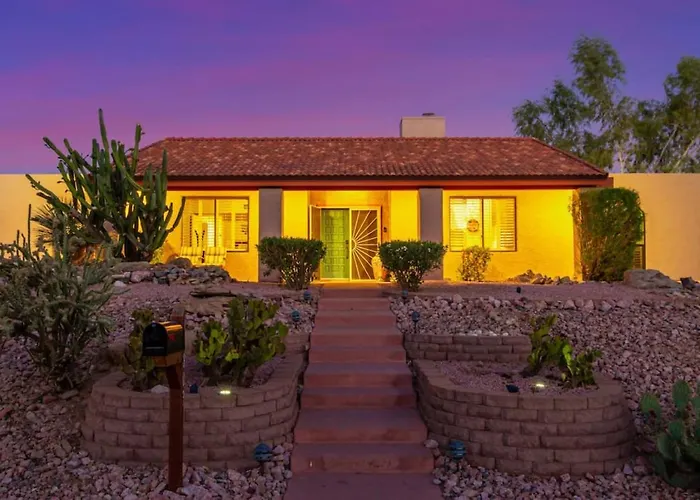 Vibrant 4 Bedroom With Pool And